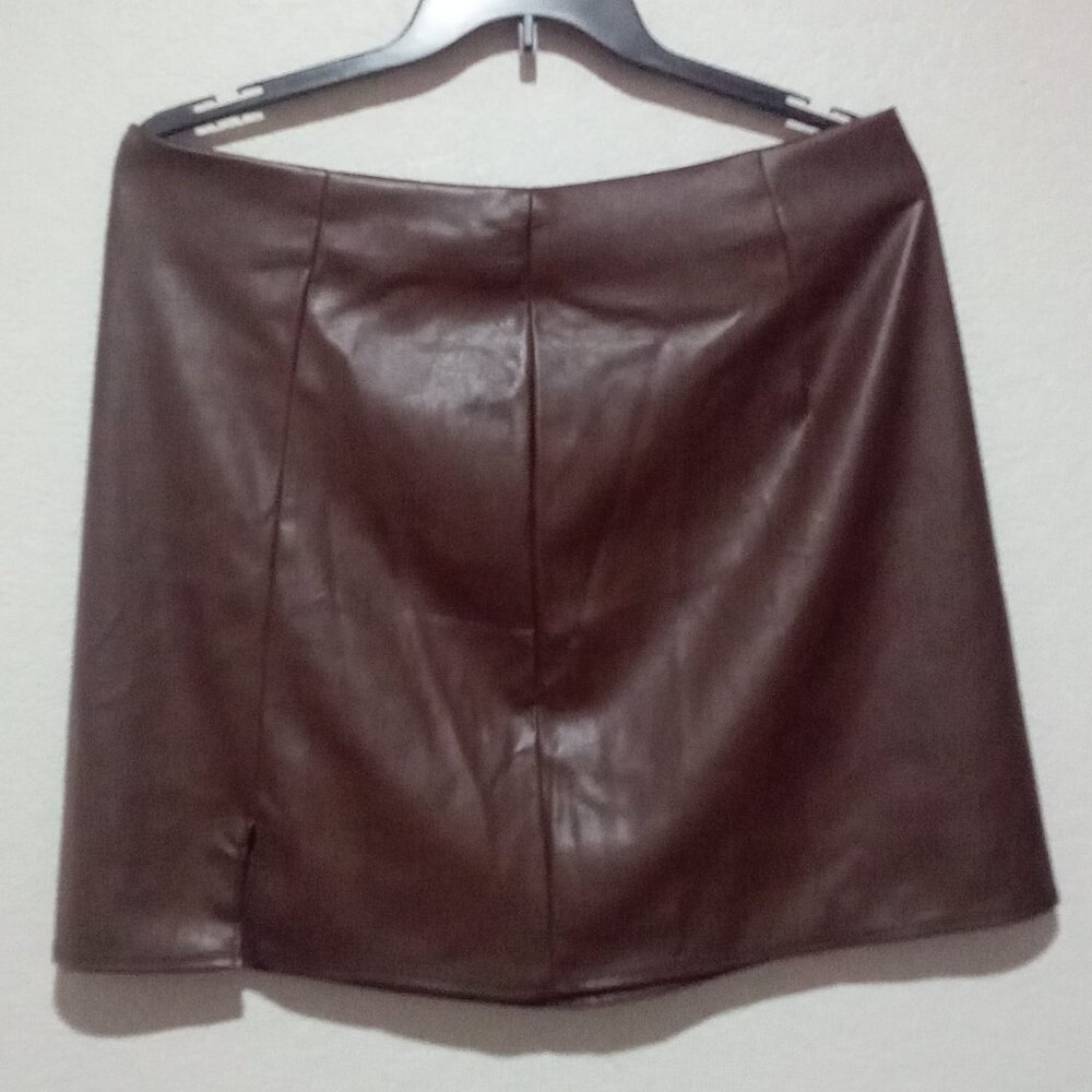Old Navy Faux Leather Skirt, Back Zipper... Size "XL"
